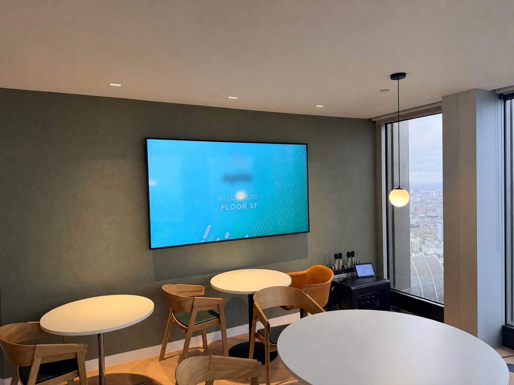 Commercial screen installation